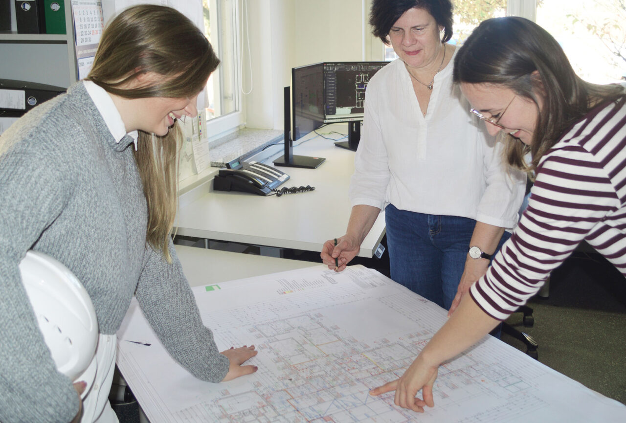 Wie können wir Sie unterstützen? - Tel: 04282 / 9305-0<br>
E-Mail: info@architektklindworth.de