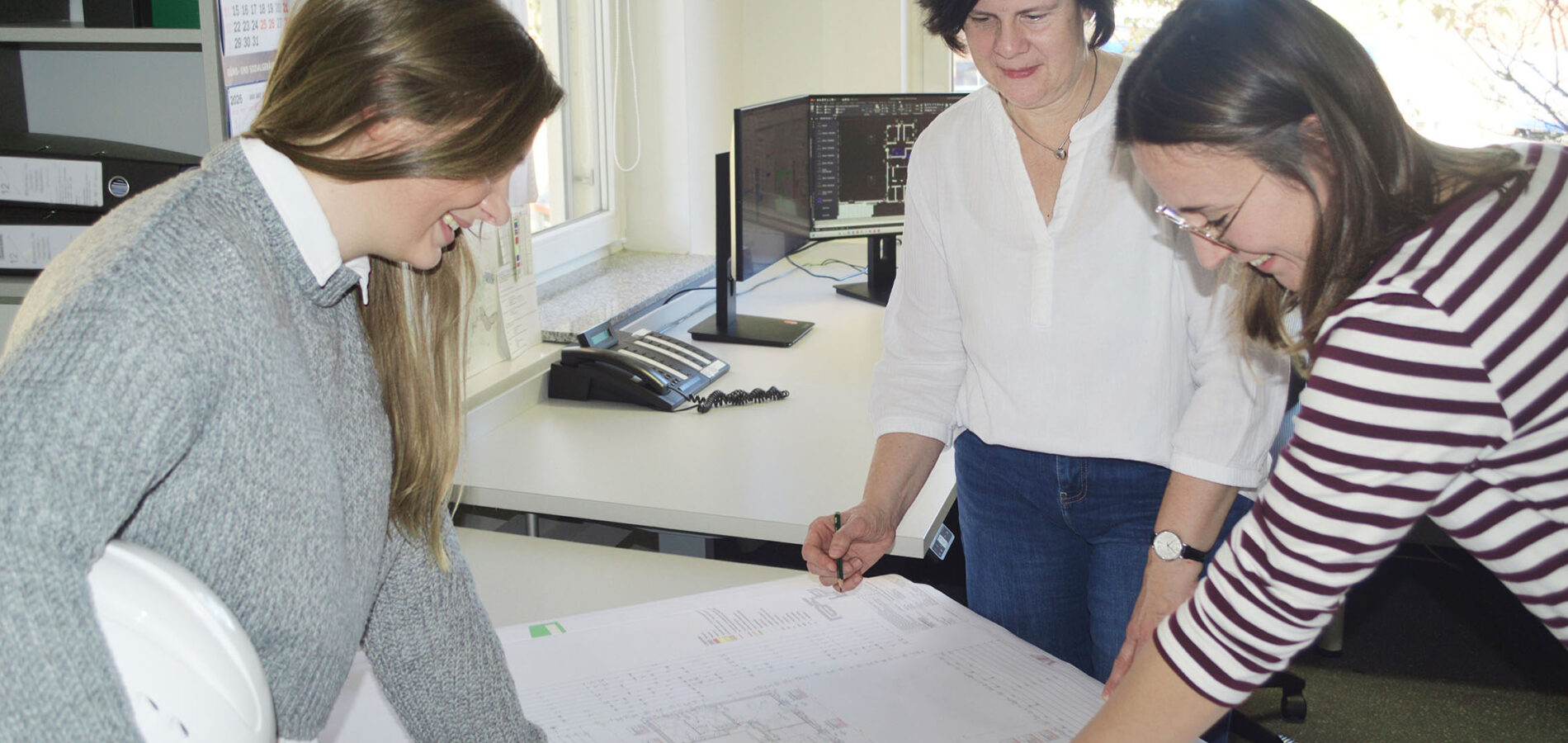 Wie können wir Sie unterstützen? - Tel: 04282 / 9305-0<br>
E-Mail: info@architektklindworth.de