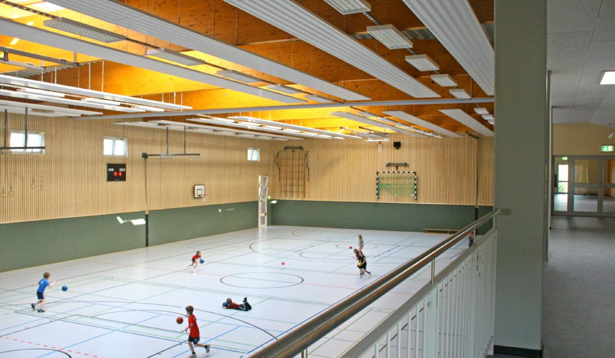 Zweifeld-Sporthalle mit Empore Heeslingen